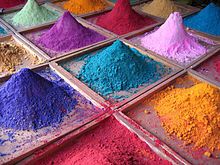 Indiska färgpigment till försäljning vid en marknad.